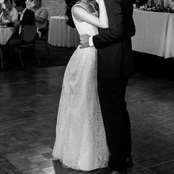 Made with Love Lace Wedding Gown (Ivory Size 2) - Picture 14 of 16